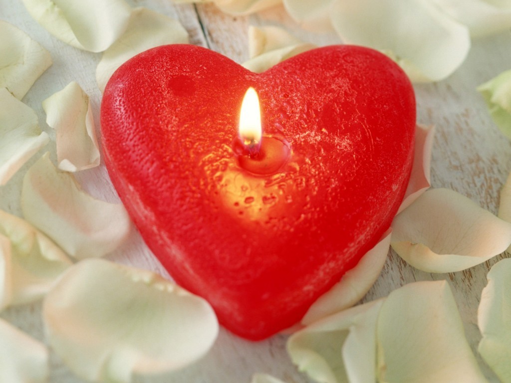 heart-shaped-candle-wallpapers_12464_1024x768
