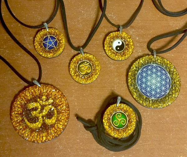 Amulety z bursztynem